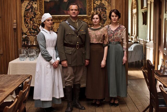 Archivo:74395c1de8ab8db4 family-downton.jpg