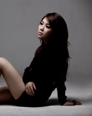 Archivo:Kim Bo Kyung (1990).jpg