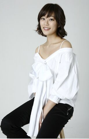 Archivo:Kim Hyo Jin9.jpg