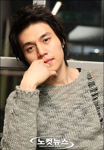 Archivo:Lee Dong Wook1.jpg