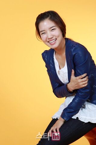 Archivo:Yoon Seo6.jpg