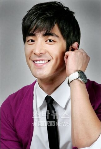 Archivo:Lee Shi Hwan3.jpg