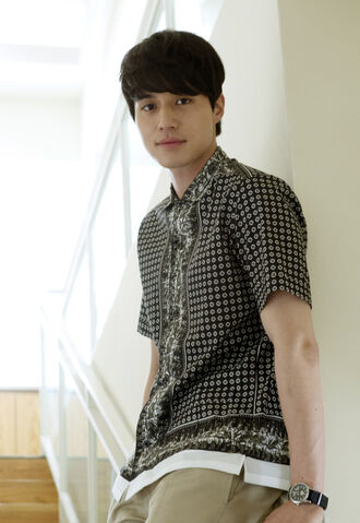 Archivo:Lee Dong Wook16.jpg