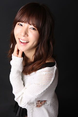 Archivo:Jung Ji Yoon2.jpg