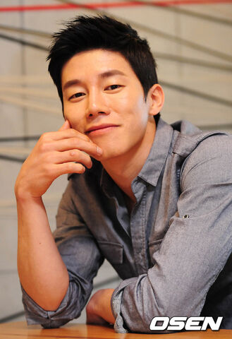 Archivo:Kim Moo Yul11.jpg