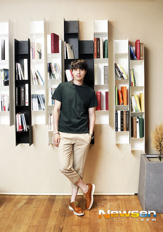 Archivo:Lee Dong Wook27.jpg