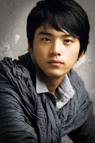 Archivo:Shin Yong Chul.jpg