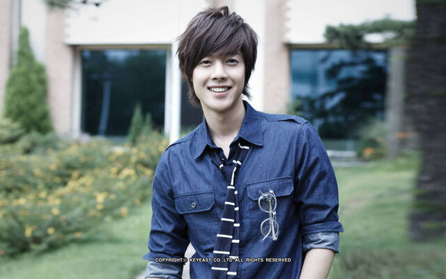 Archivo:Kim-hyun-joong-new-keyeast-1-1-.jpg