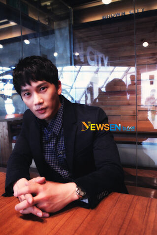 Archivo:Ji Sung11.jpg