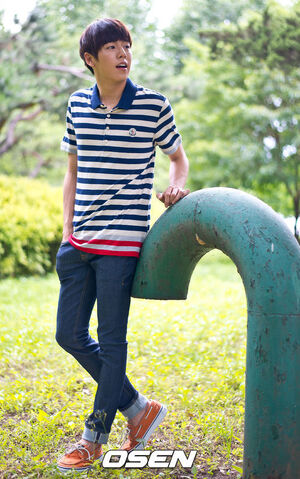 Archivo:Lee Hyun Woo (1993)37.jpg