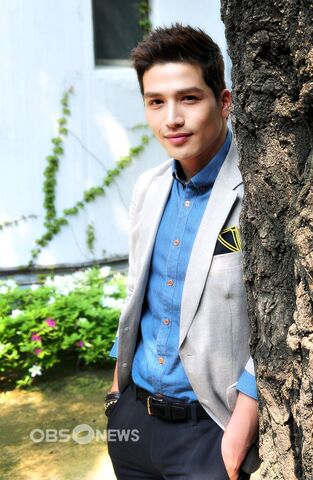 Archivo:Yoo Gun8.jpg