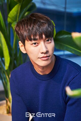 Archivo:Kim Young Kwang19.jpg