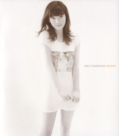 Archivo:Gee-Ver-2-super-generation-super-junior-and-girls-generation-13976571-1051-1200.jpg