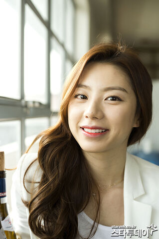 Archivo:Park Soo Jin24.jpg