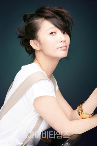 Archivo:Ahn Hye Kyung4.jpg