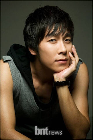 Archivo:Hwang Gun4.jpg