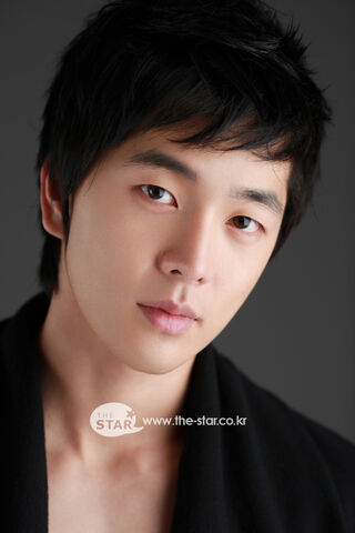 Archivo:Lee Hyun Jin10.jpg