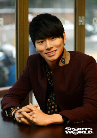 Archivo:Lee Yi Kyung2.jpg