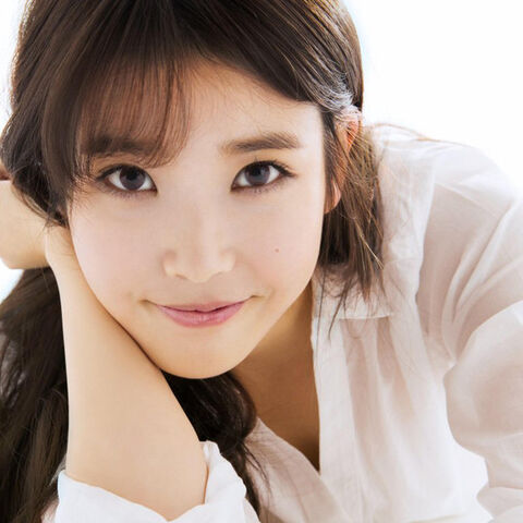 Archivo:IU - New World.jpg