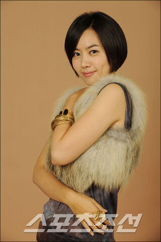 Archivo:Kim Yoo Mi2.jpg