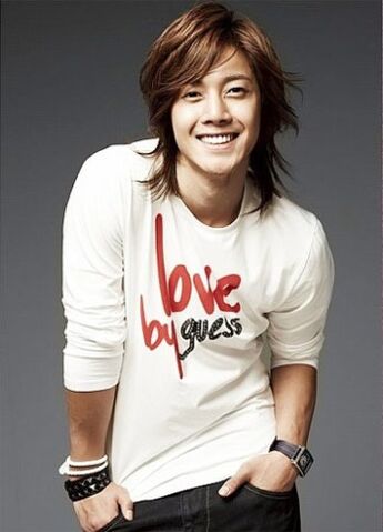 Archivo:Hyun+joong.jpg