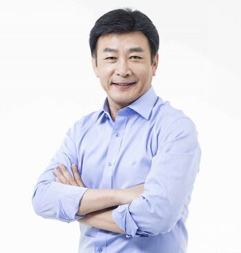 Archivo:Kil Yong Woo.jpg