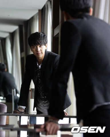 Archivo:Lee Seung Ki31.jpg