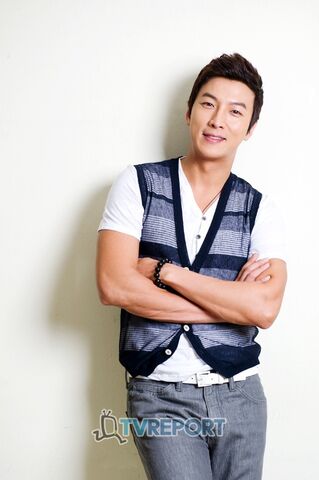Archivo:Park Gun Hyung2.jpg