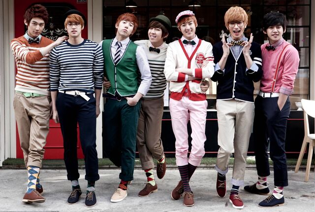 Archivo:UKISS4.jpg