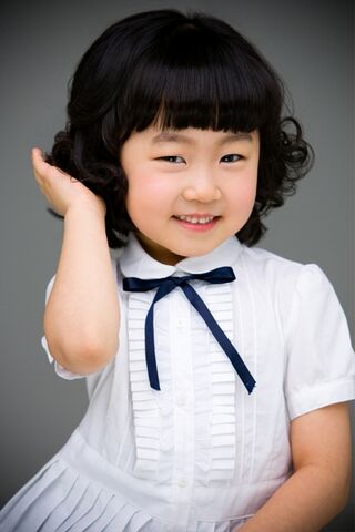 Archivo:Kim Hwan Hee2.jpg
