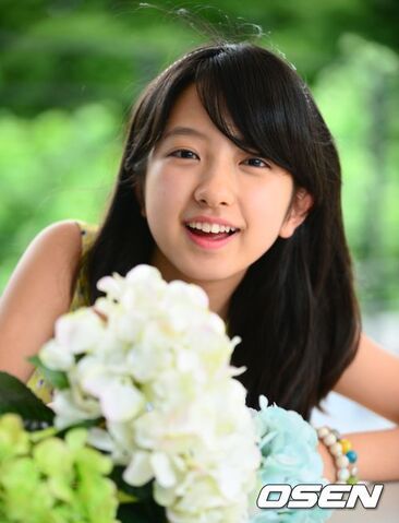 Archivo:Kim Ji Min (2000)10.jpg