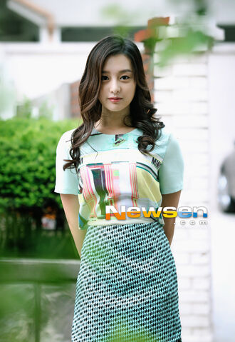 Archivo:Kim Ji Won (1992)15.jpg