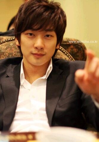 Archivo:Shim Ji Ho4.jpg