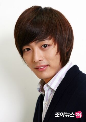 Archivo:Shin Ki Hyun3.jpg