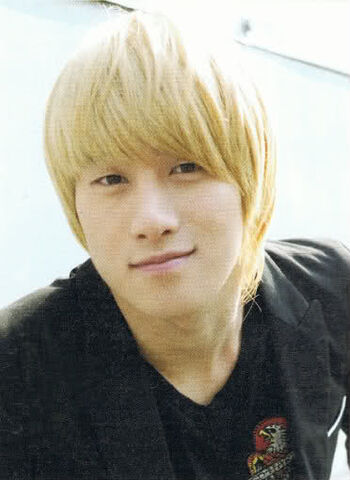 Archivo:Yong Hwan.jpg
