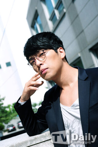 Archivo:Yoon Hee Suk19.jpg