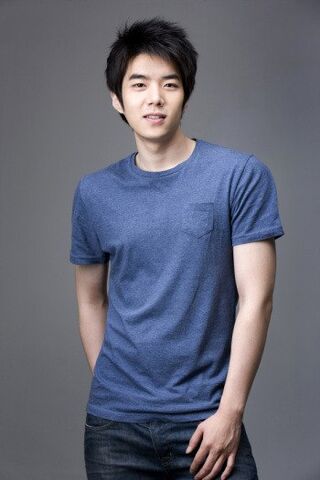Archivo:Kim Dong Yeon.jpg