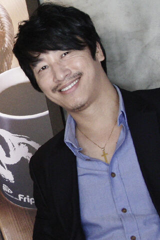 Archivo:Jun Byung Chul 5.jpg