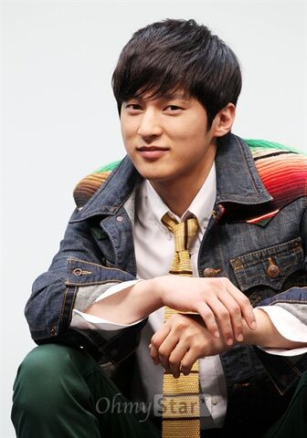 Archivo:Yoon Seon Woo9.jpg