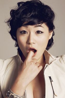 Shin Go Eun (1984).jpg