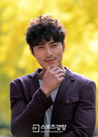 Archivo:Jo Dong Hyuk27.jpg