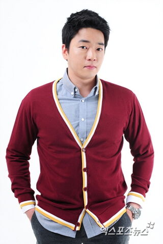 Archivo:Moon Ji Yoon14.jpg