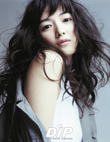 Archivo:Kim Hee.jpg