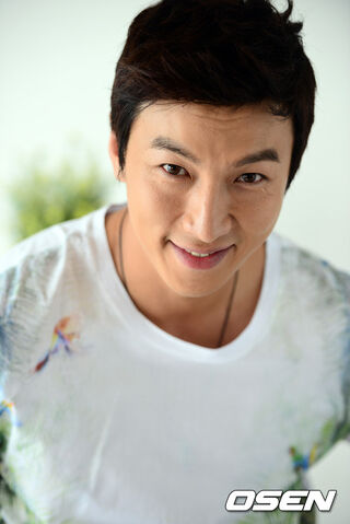 Archivo:Park Gun Hyung13.jpg