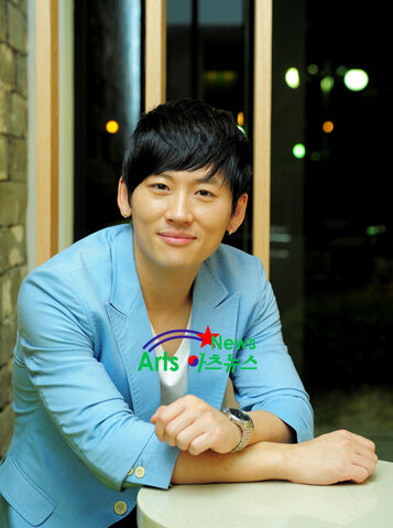 Archivo:Park Ji Heon10.jpg