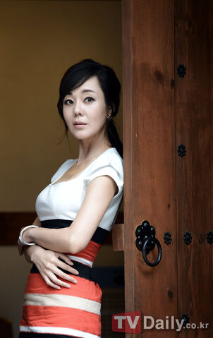Archivo:Kim Yoon Jin16.jpg