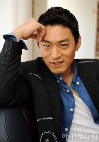 Archivo:Joo Jin Mo8.jpg