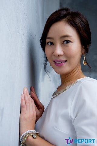 Archivo:Kim Hee Jung16.jpg