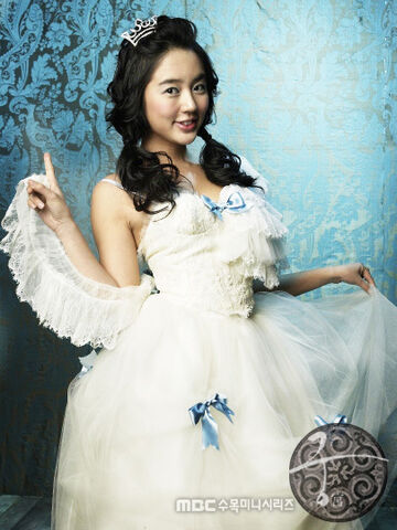Archivo:Yoon-Eun-Hye-as-Shin-Chae-Kyung-princess-hours-21827974-405-540.jpg