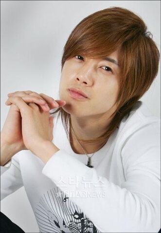 Archivo:Kim-hyun-joong-attendant-le-min-ho-meeting.jpg